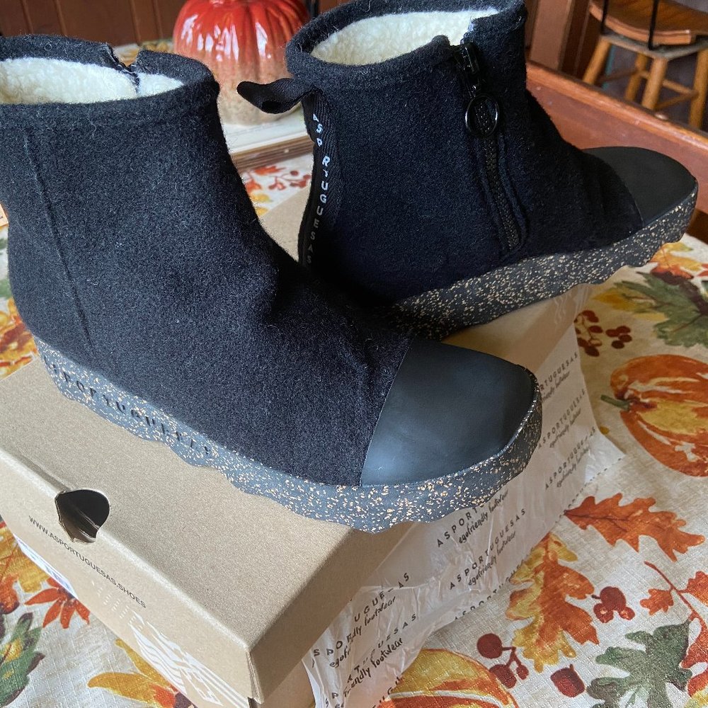 Apsortuguesas/Fly London booties